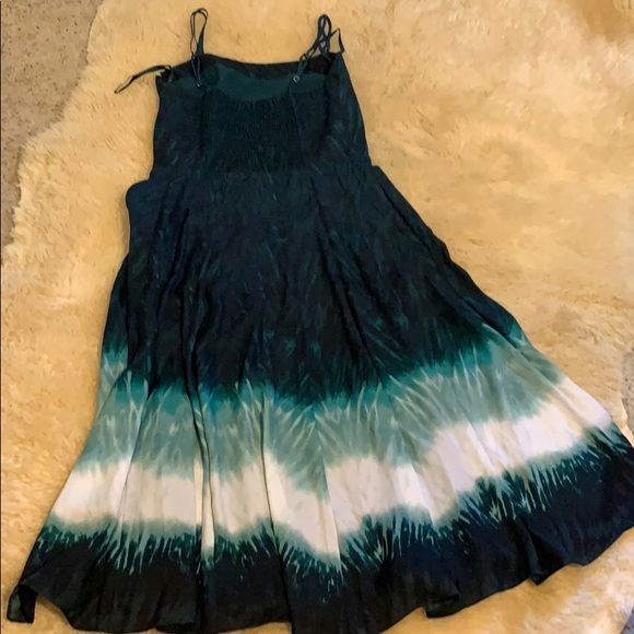 Dress - Picture 4 of 4